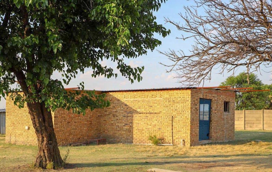 6 Bedroom Property for Sale in Koppies Rural Free State